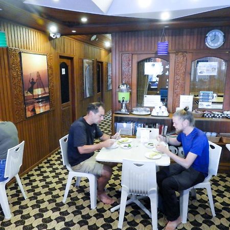 Backpacker Hostel (Adults Only) Yangon Exteriör bild