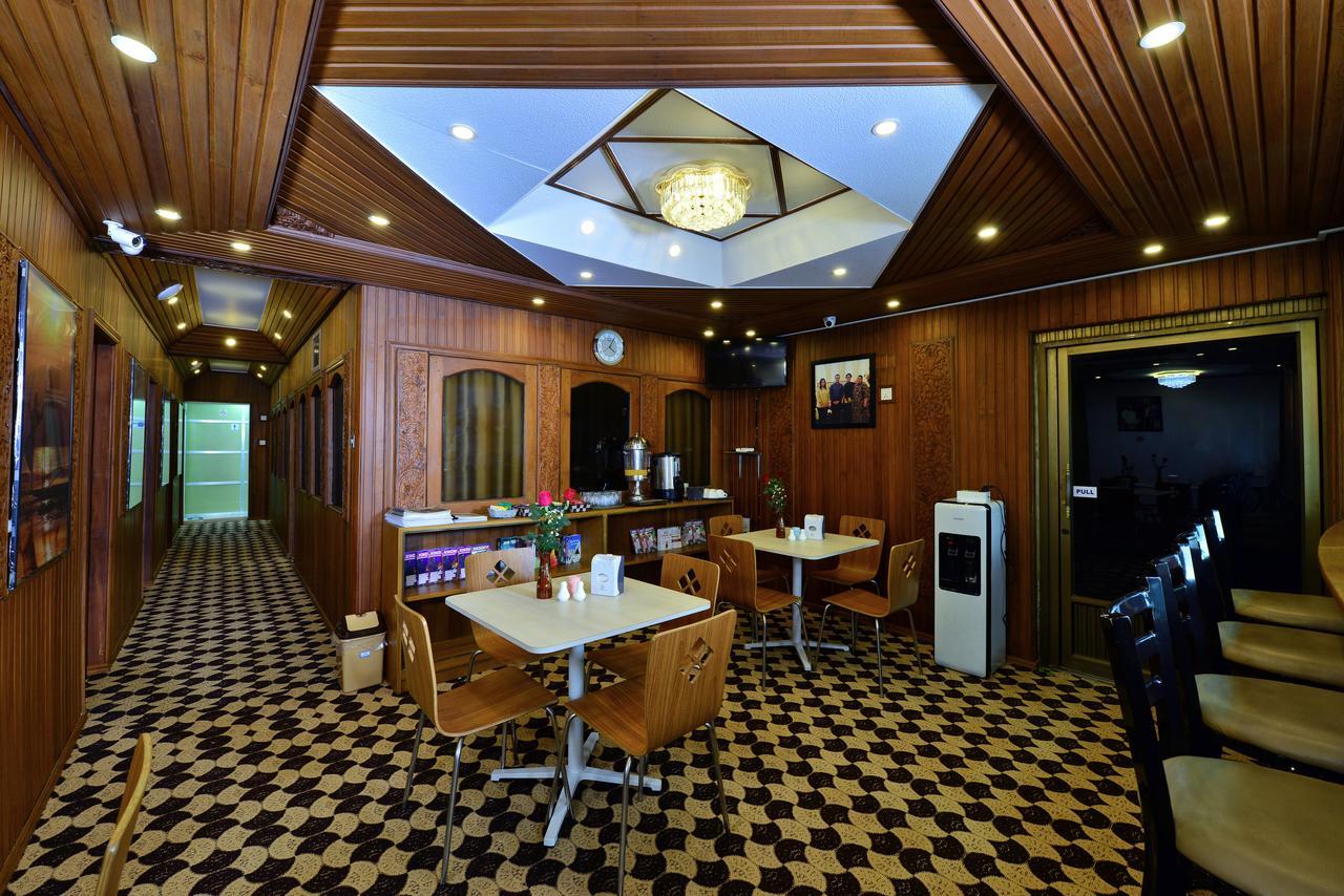 Backpacker Hostel (Adults Only) Yangon Exteriör bild