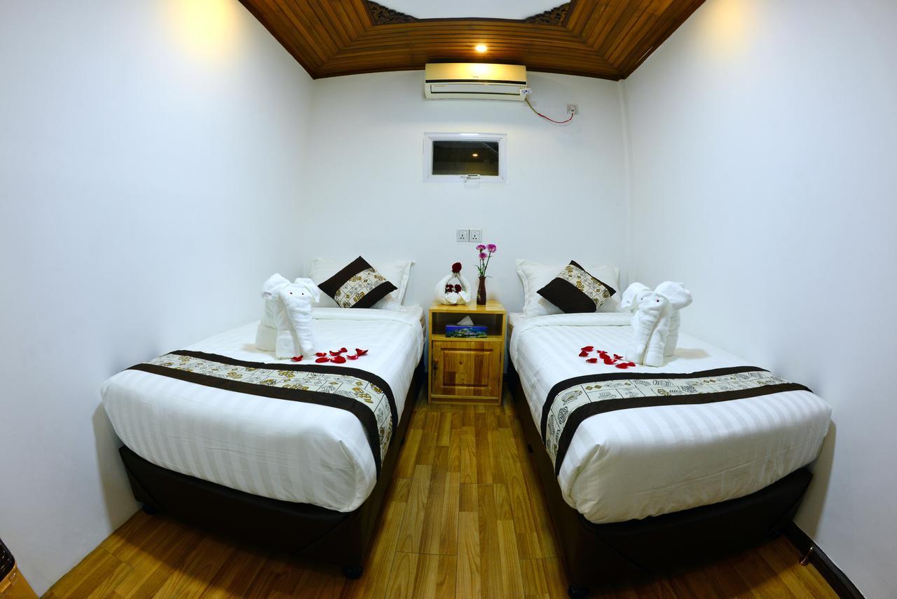 Backpacker Hostel (Adults Only) Yangon Exteriör bild