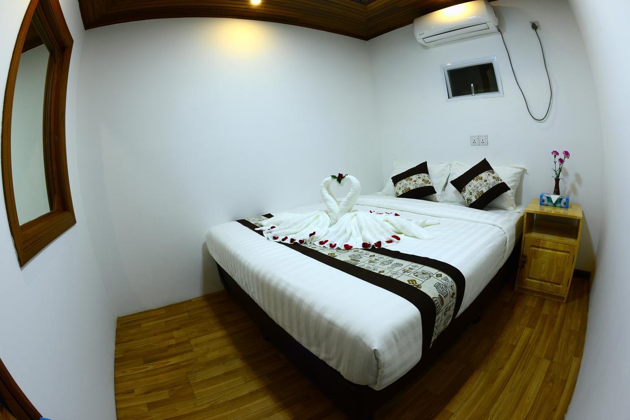 Backpacker Hostel (Adults Only) Yangon Exteriör bild