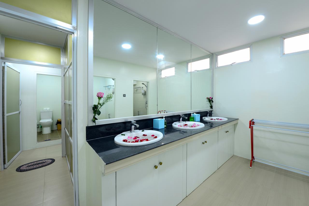 Backpacker Hostel (Adults Only) Yangon Exteriör bild