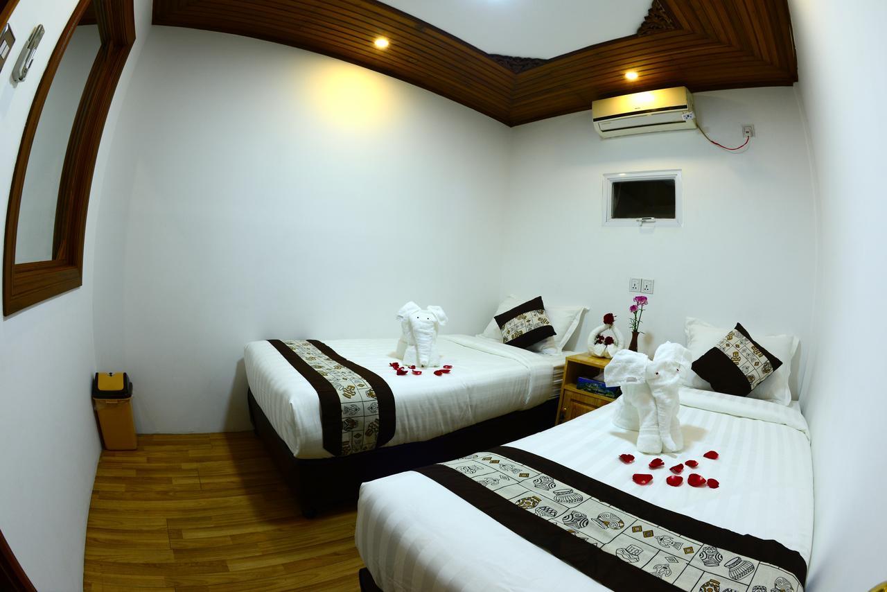 Backpacker Hostel (Adults Only) Yangon Exteriör bild