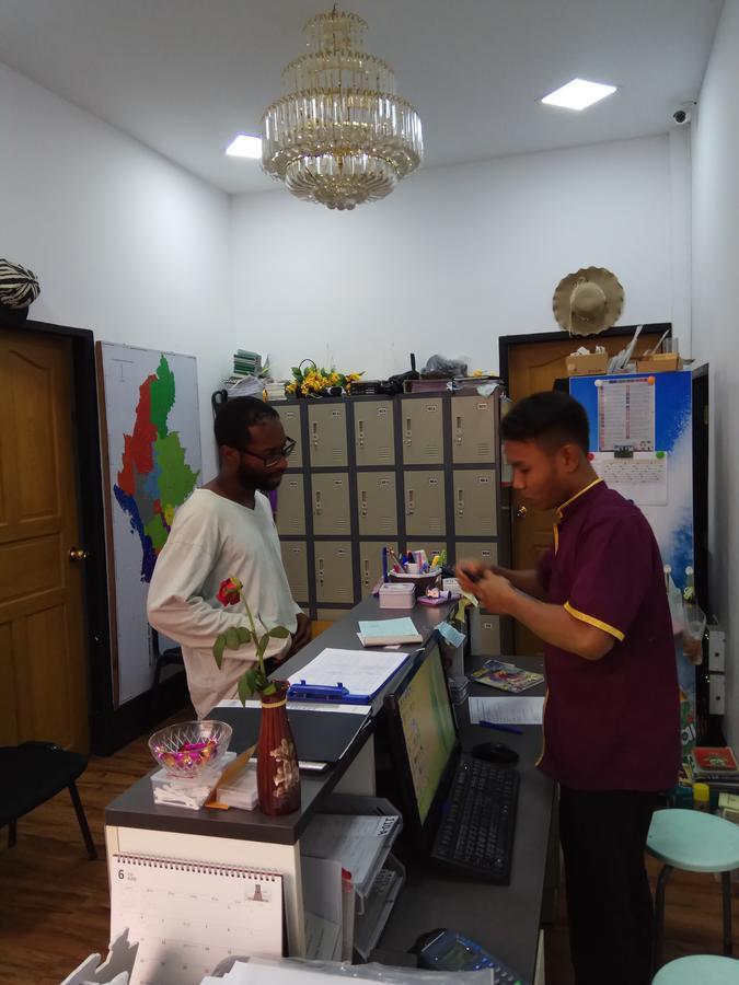 Backpacker Hostel (Adults Only) Yangon Exteriör bild