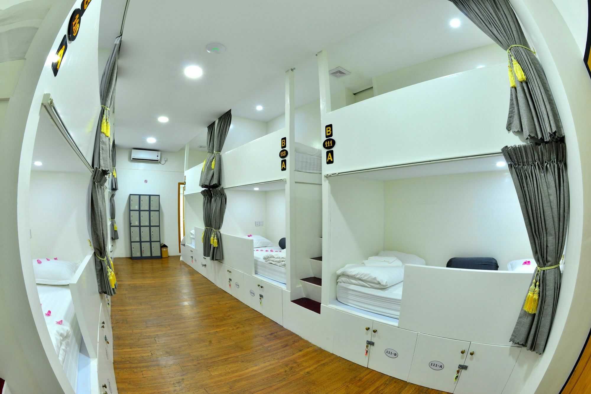 Backpacker Hostel (Adults Only) Yangon Exteriör bild