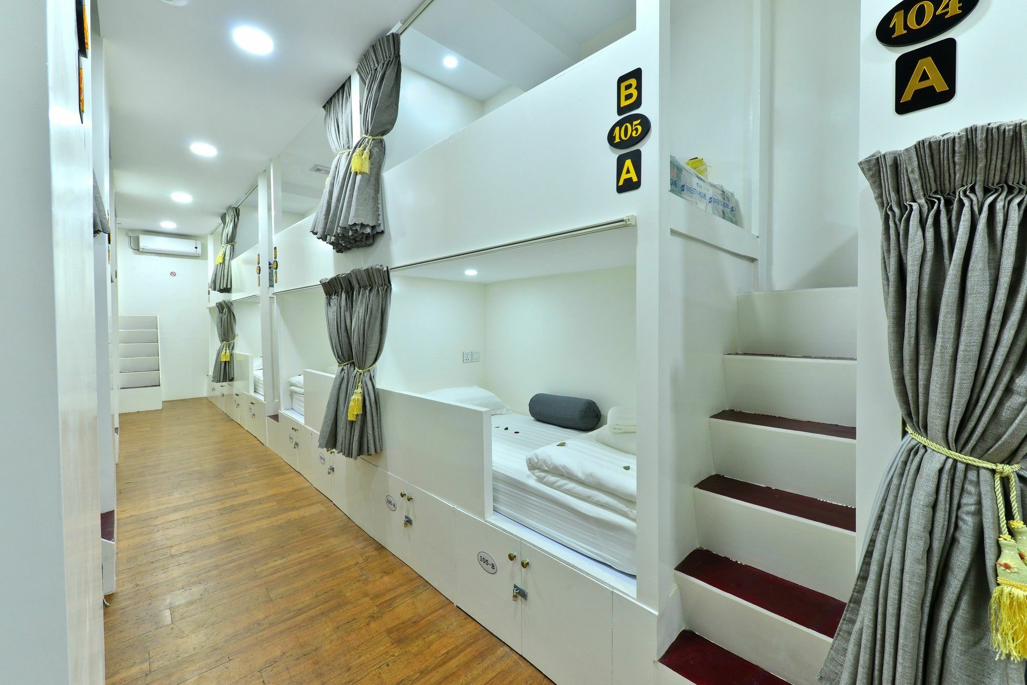 Backpacker Hostel (Adults Only) Yangon Exteriör bild