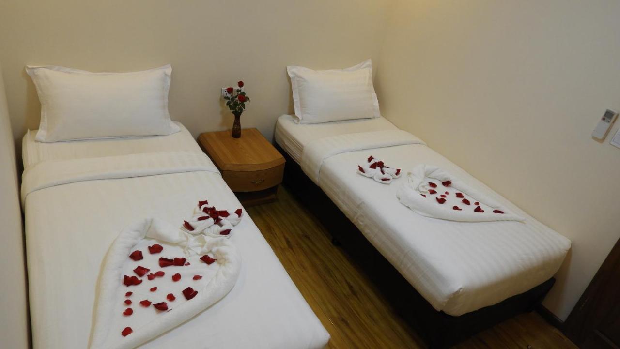 Backpacker Hostel (Adults Only) Yangon Exteriör bild