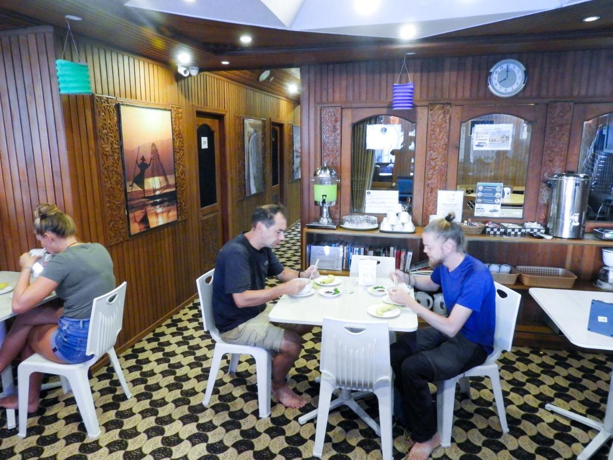 Backpacker Hostel (Adults Only) Yangon Exteriör bild